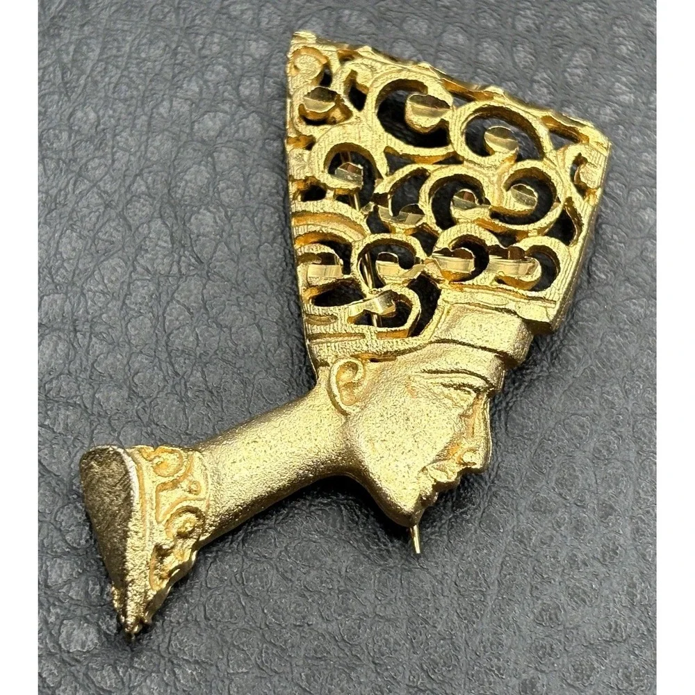 Vintage Egyptian Revival Pharaoh Nefertiti Head Brooch Openwork Gold Tone